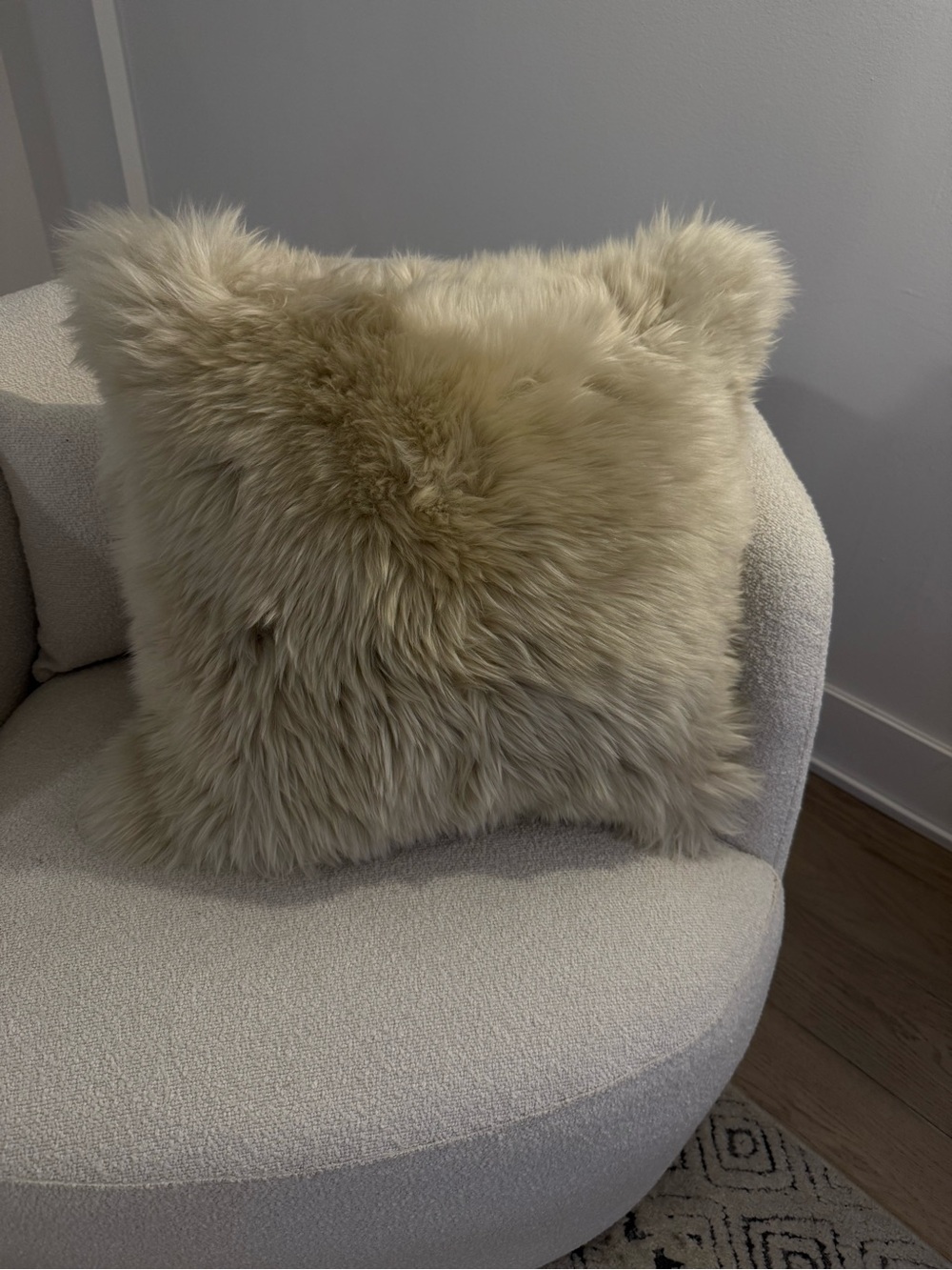 Plush sheepskin Throw Pillow - Cream